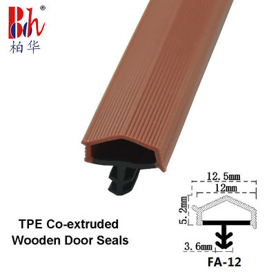El color rojo marrón que el sello de puerta de madera pela el lacre de puerta de la TPE Weatherstripings pela 12*5m m