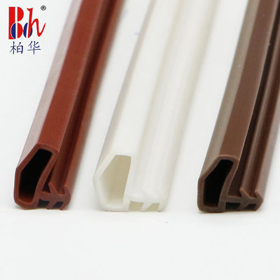La puerta de madera del Pvc de la tira del sello de puerta del OEM Weatherstrip el tipo lateral A del surco formado