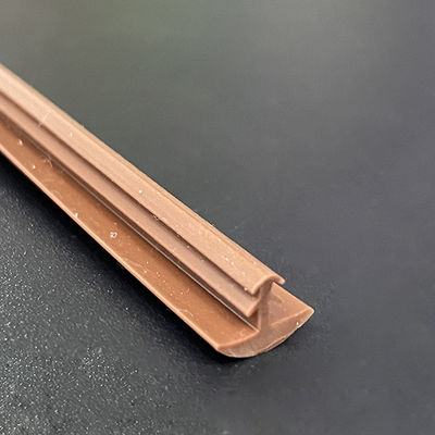 T sólido forma la instalación fácil de madera de la tira de tiempo del Pvc de la tira del sello de puerta